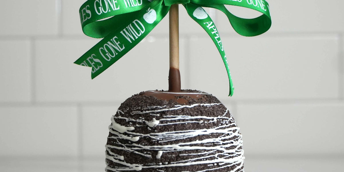 Cookies & Cream Caramel Apple | Apples Gone Wild